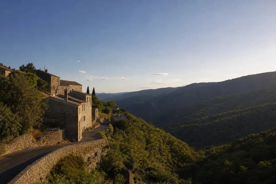Beaumont Ardèche tourisme : hameaux en pierre, châtaigneraies et vallées sauvages