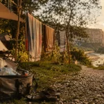 Ardeche vacances camping : tente et serviettes près de la rivière
