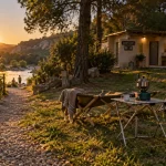 Camping pas cher Ruoms : emplacement tente près de la rivière, accès rivière