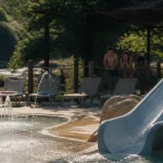 Camping toboggan aquatique en Ardèche : piscine et rivière