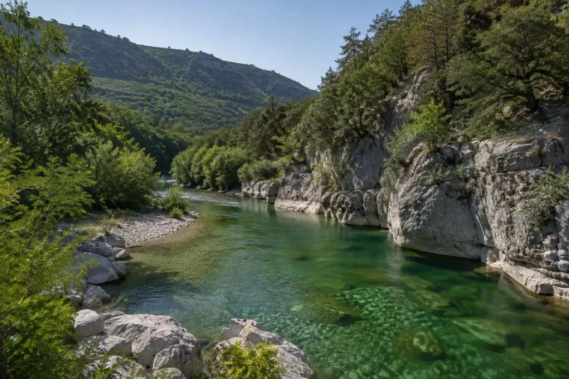 Que visiter aux Vans en Ardèche : le Chassezac et ses paysages de rivière