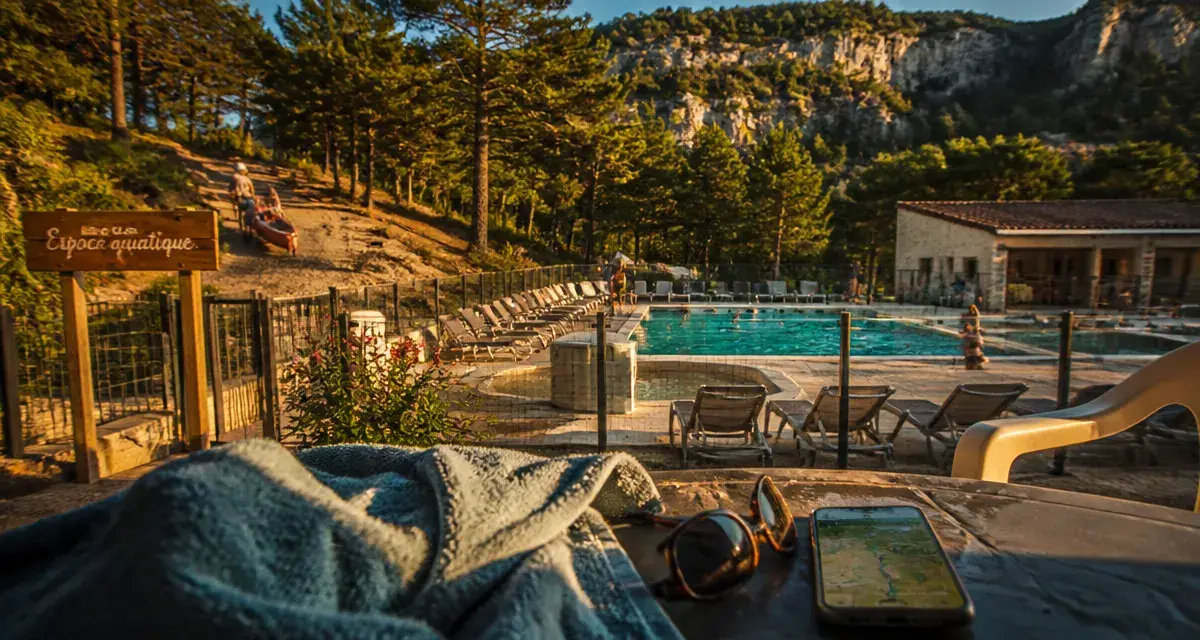 Location Ardèche camping avec piscine : espace aquatique, bassin chauffé et pataugeoire