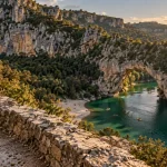 Pont d’Arc dans les paysages Ardèche, vue des gorges