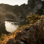 Que voir en Ardèche : Pont d’Arc à la lumière dorée