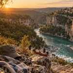 Ardeche loisirs : canoë dans les Gorges de l’Ardèche au coucher du soleil