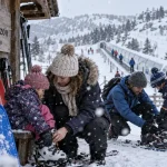 Croix de Bauzon ski : famille devant une piste